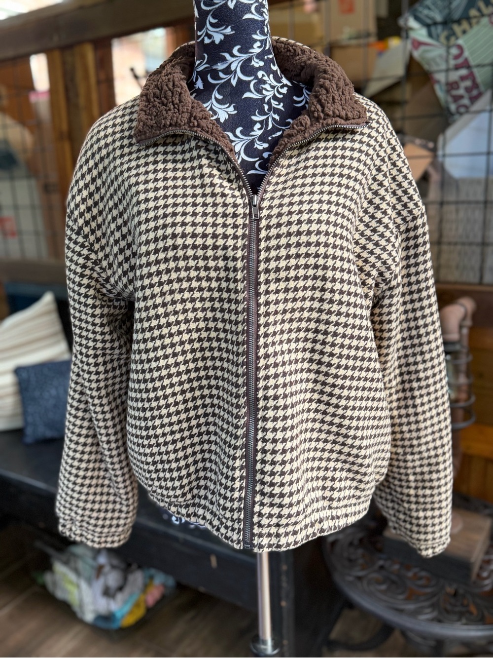 NWOT Mystree Brown & Cream Houndstooth Zip Bomber Jacket